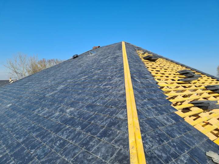 Une toiture inimitable et intemporel , son élégance et sa texture lui donnent un caractère unique